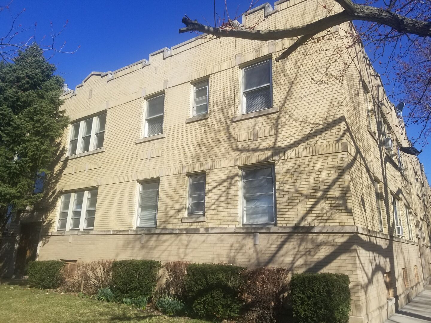 Property Photo:  3044 N Lockwood, Avenue Avenue 1  IL 60641 