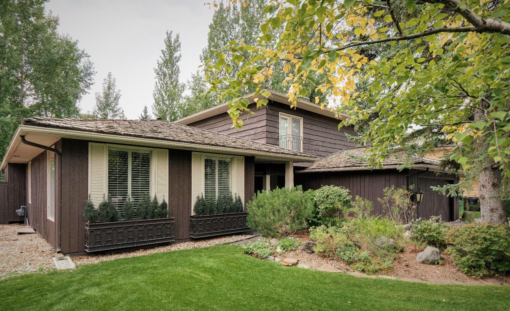 Property Photo: 1815 Bay Shore Road SW AB T2V 3M2