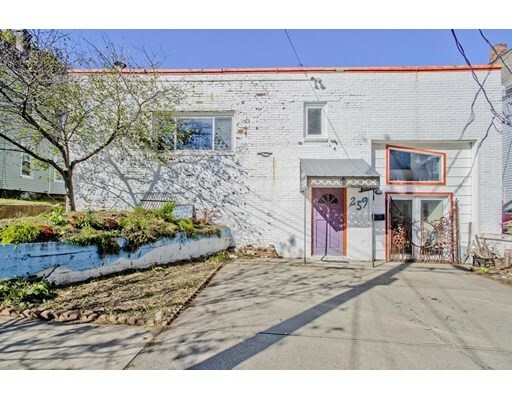 Property Photo: 259 Sargeant St MA 01040