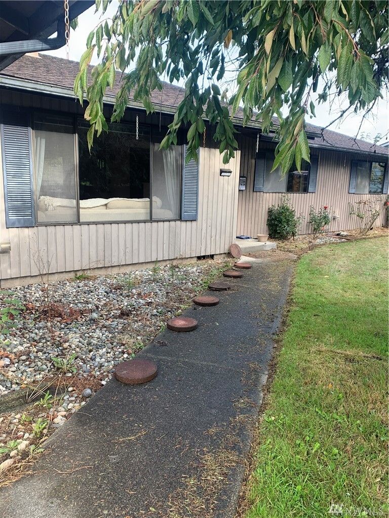 Property Photo: 2141 Heritage Wy WA 98277