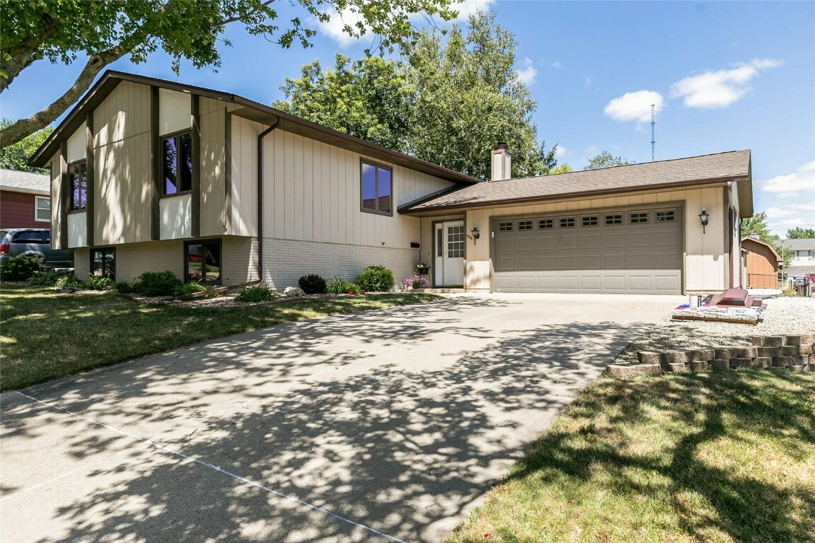 Property Photo:  734 Barkwood Dr NE  IA 52402 