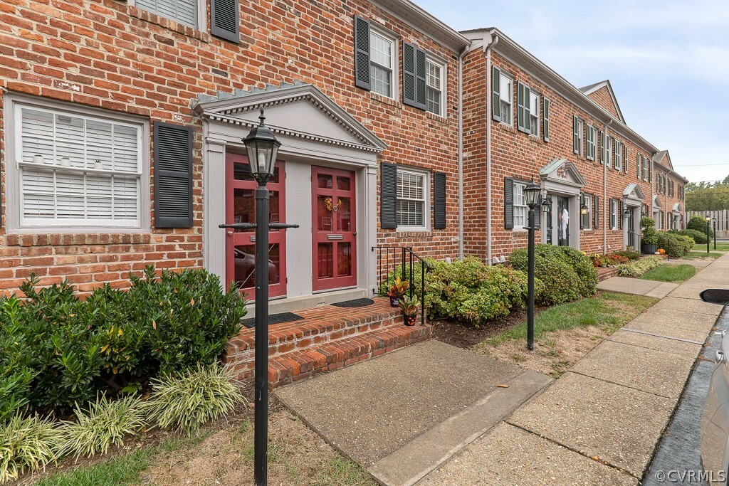 Property Photo:  701 N Hamilton Street Ud  VA 23221 