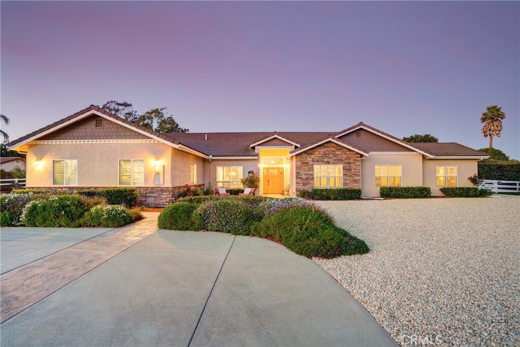 Property Photo:  202 N Las Flores Drive  CA 93444 