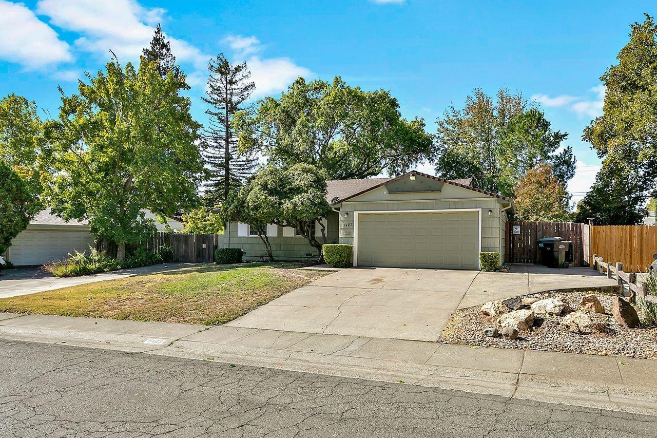 Property Photo: 5405 Cedarhurst Way CA 95608
