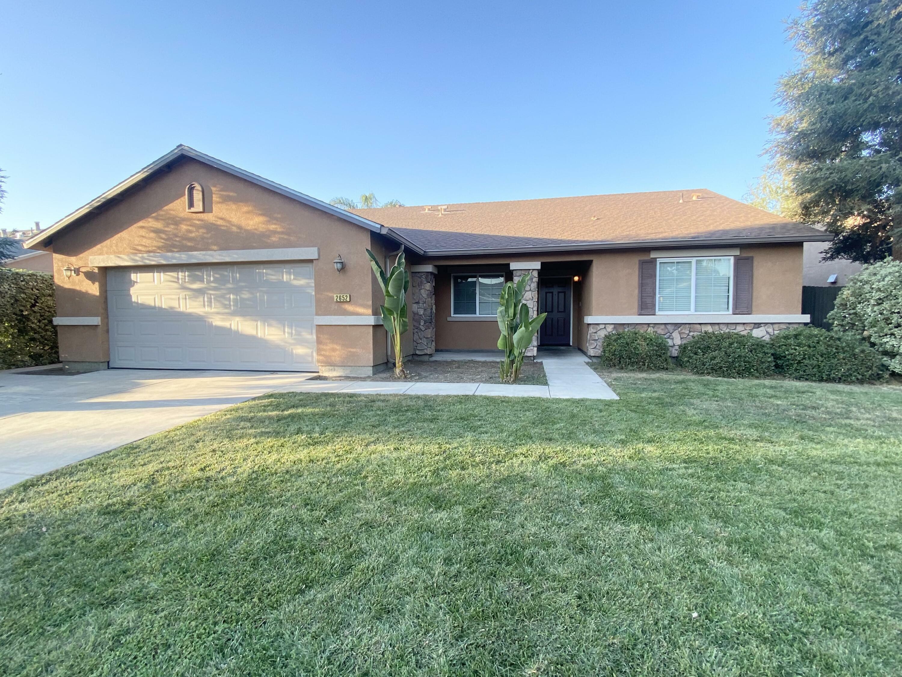 Property Photo:  2652 W Brooke Court  CA 93291 