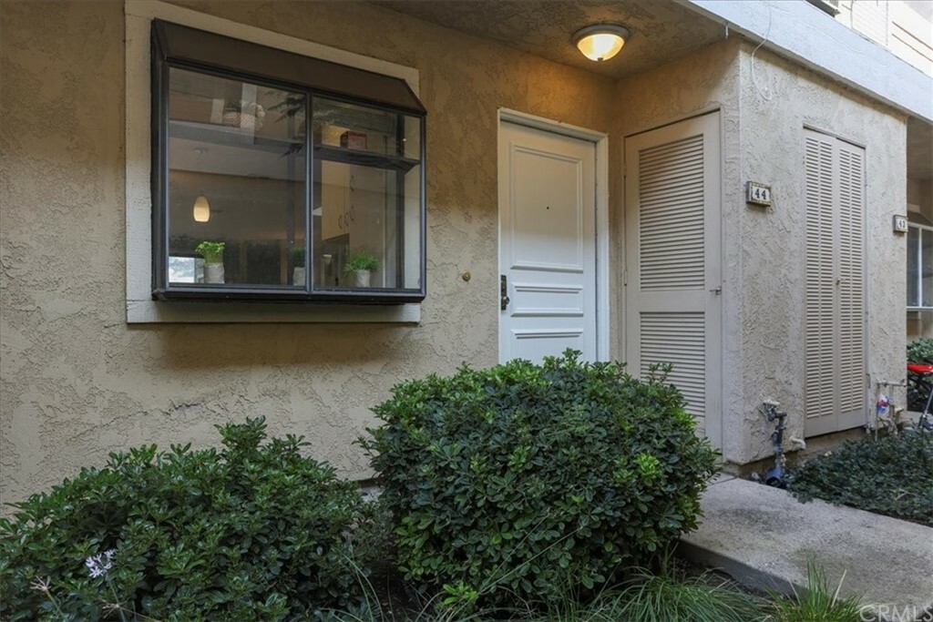Property Photo: 44 Lakepines CA 92620