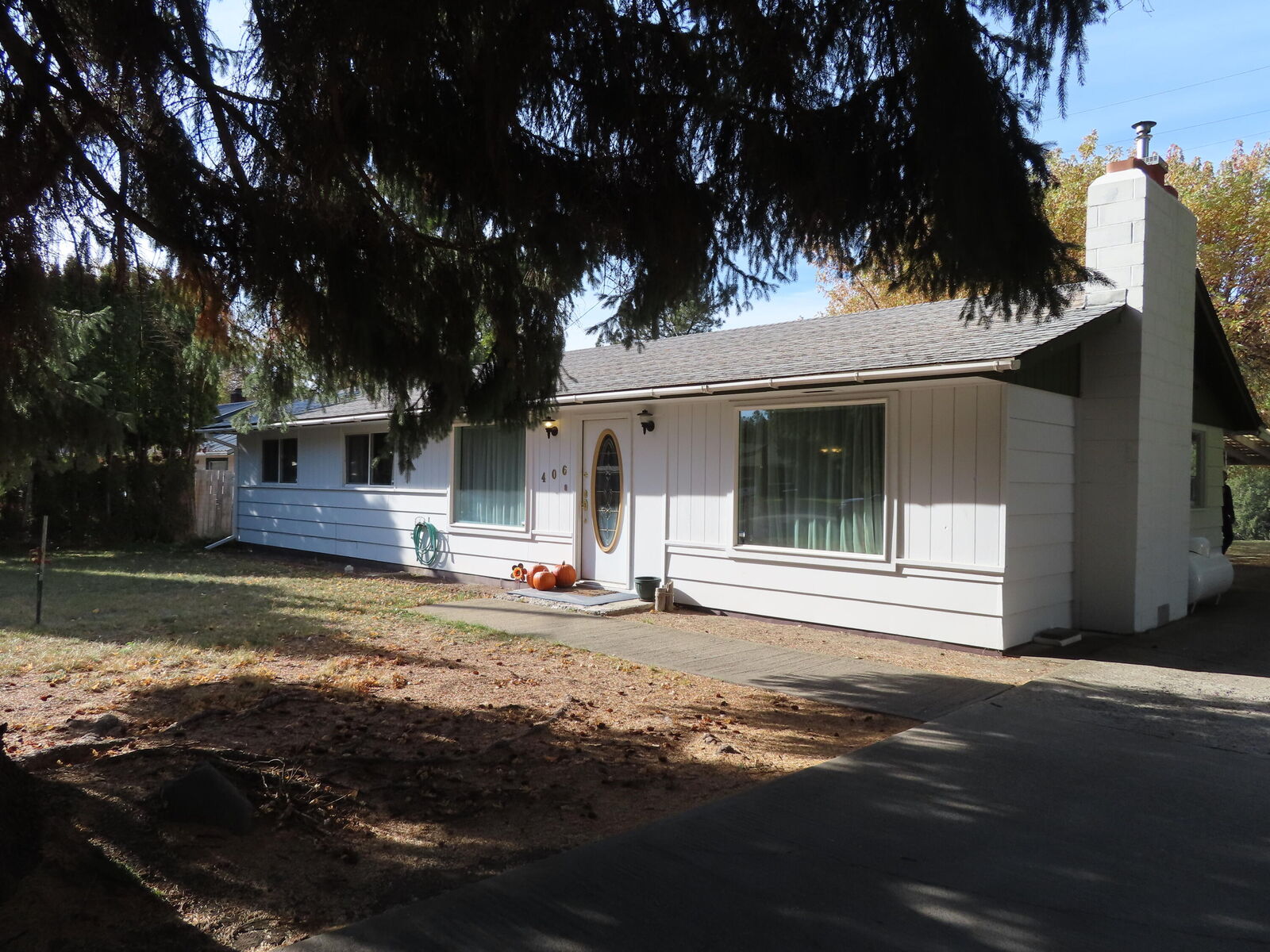 Property Photo:  406 Williams Dr  WA 99166 