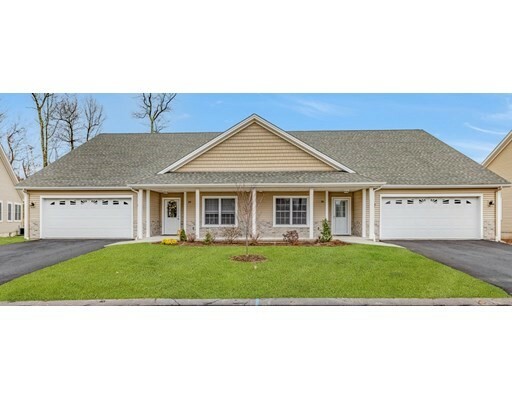 Property Photo: 39 Lodge Ln 39 MA 01095