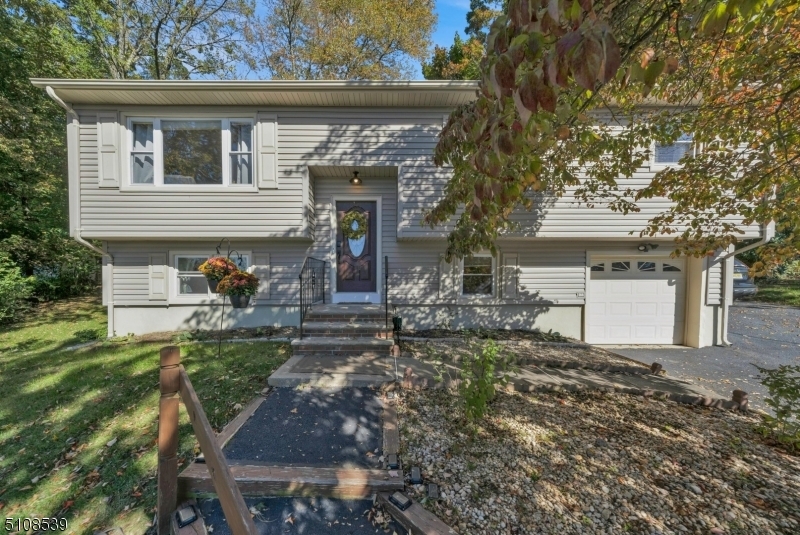 Property Photo:  8 Mountain View Ter  NJ 07871 