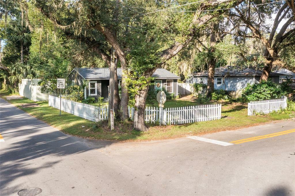 Property Photo:  2060 NW 33rd Avenue  FL 32605 