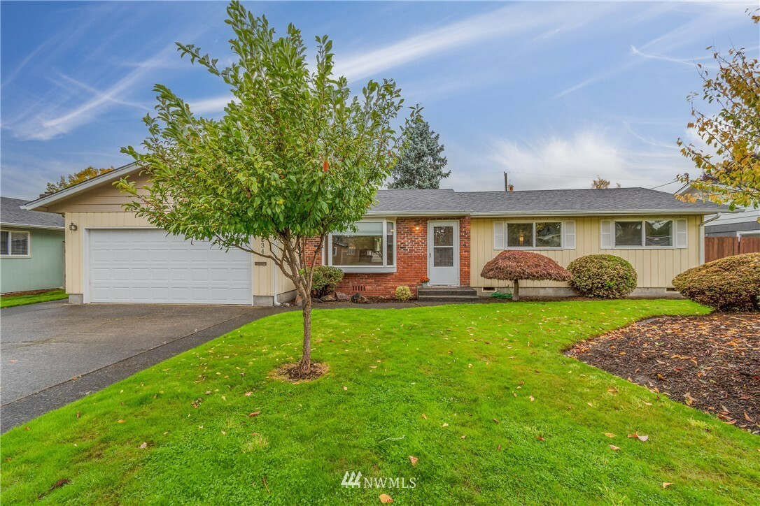 Property Photo:  3034 Hawthorn  WA 98632 