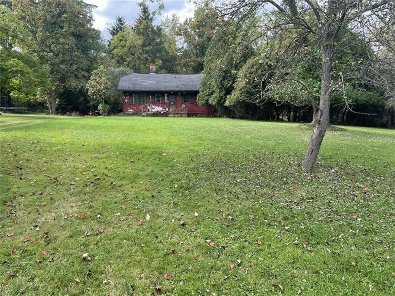 Property Photo:  8161 Edwood Rd  PA 15237 