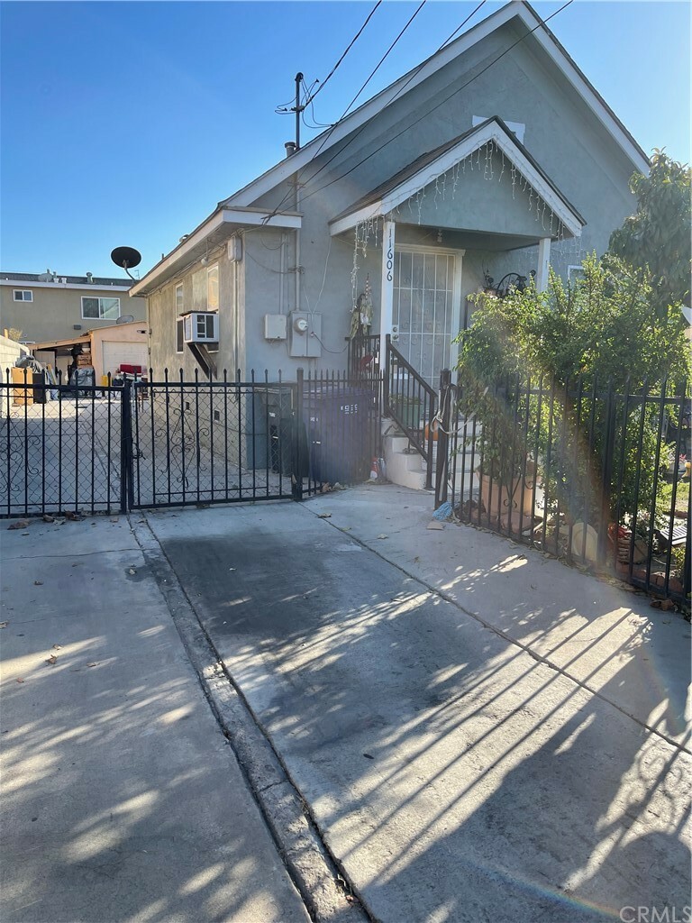 Property Photo: 11606 209th Street CA 90715