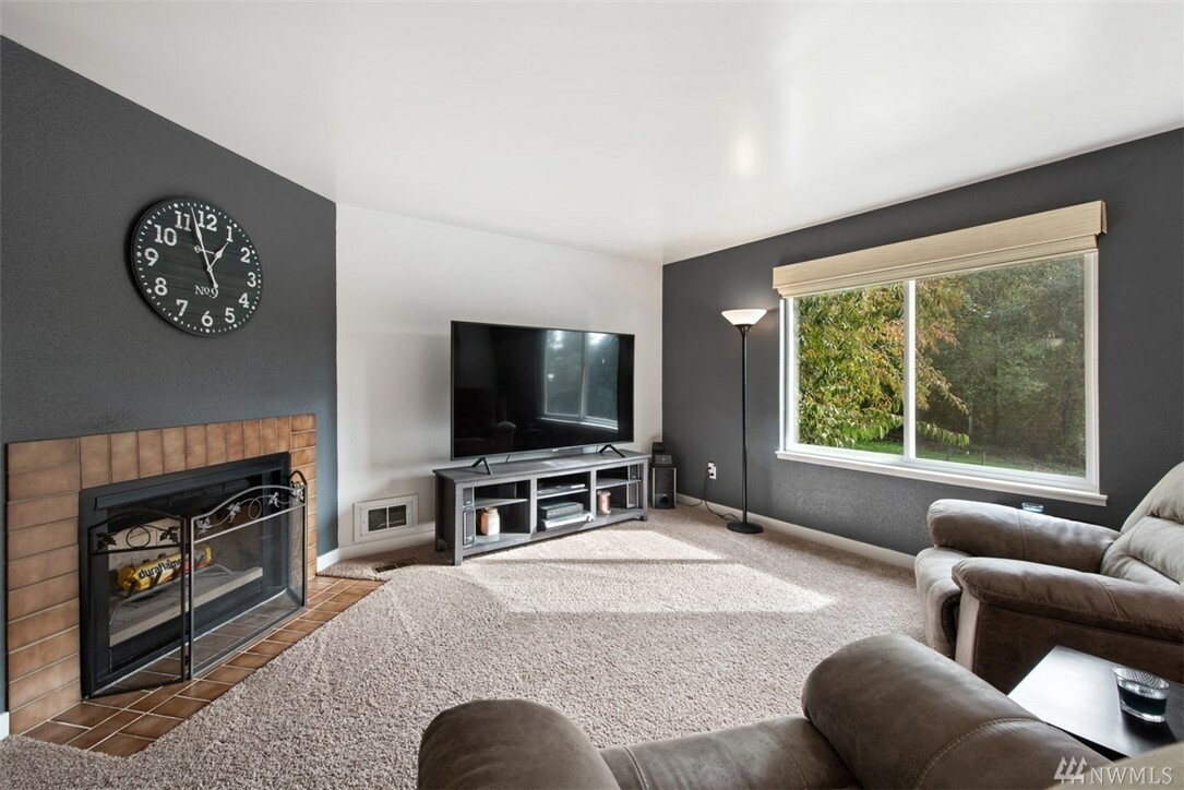 Property Photo: 619 Veralene Wy SW WA 98203