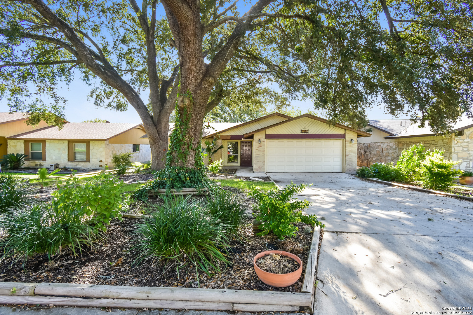 Property Photo:  3950 Briarcrest St  TX 78247 