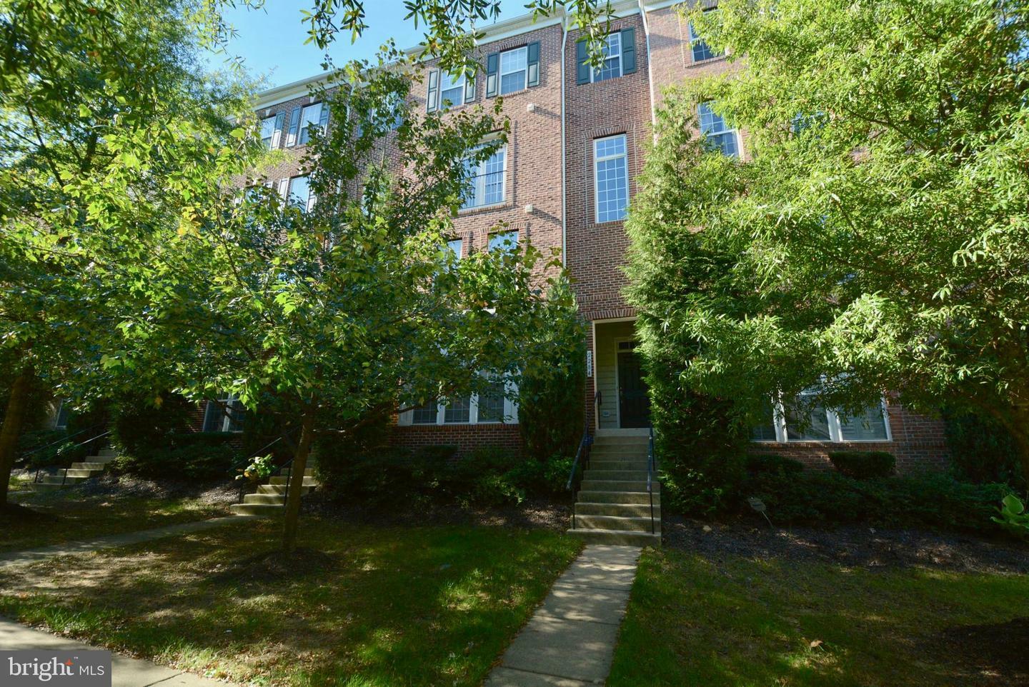 Property Photo: 2284 Margraf Circle 384 VA 22191