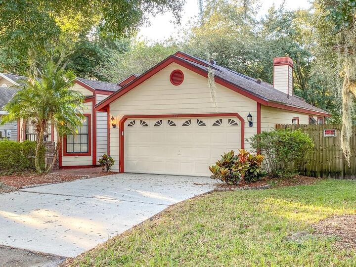 Property Photo:  1477 Walden Oaks Place  FL 33563 