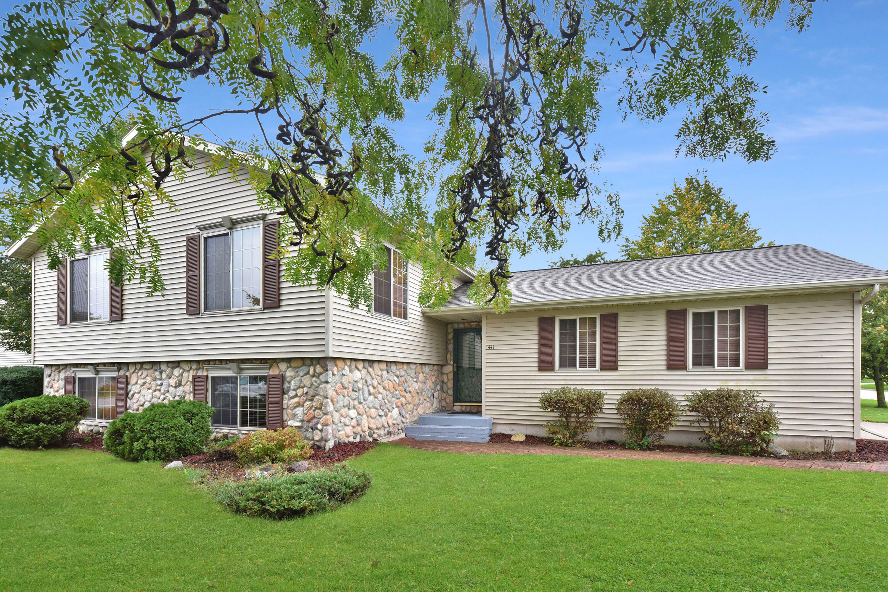 Property Photo: 441 Birchwood St WI 53004