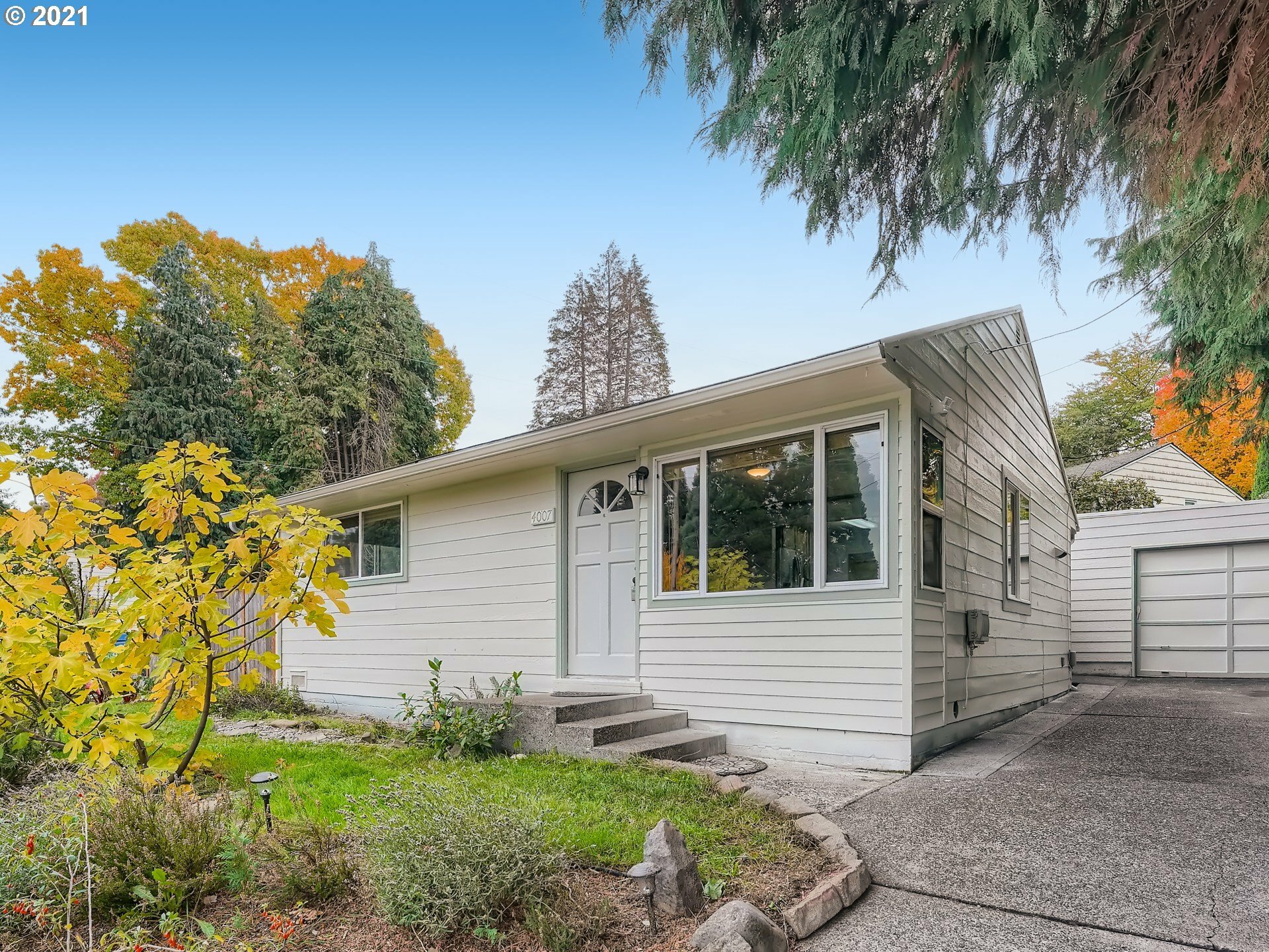 Property Photo:  4007 E 15th St  WA 98661 