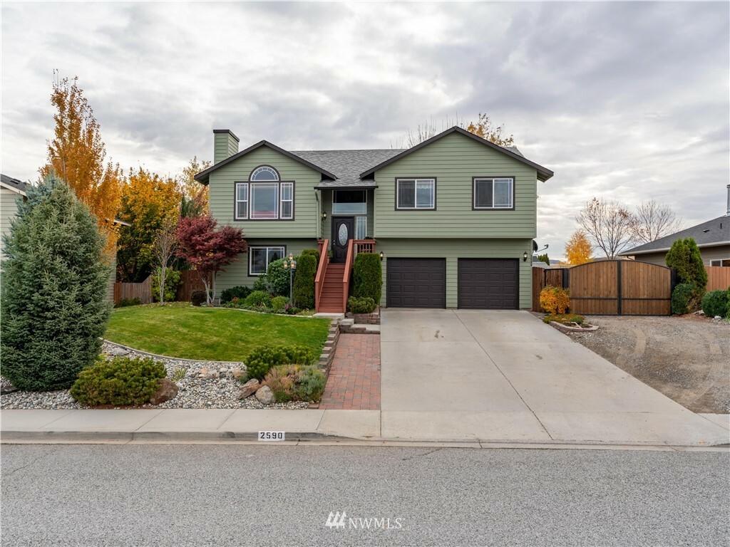 Property Photo: 2590 Fancher Heights Boulevard WA 98802