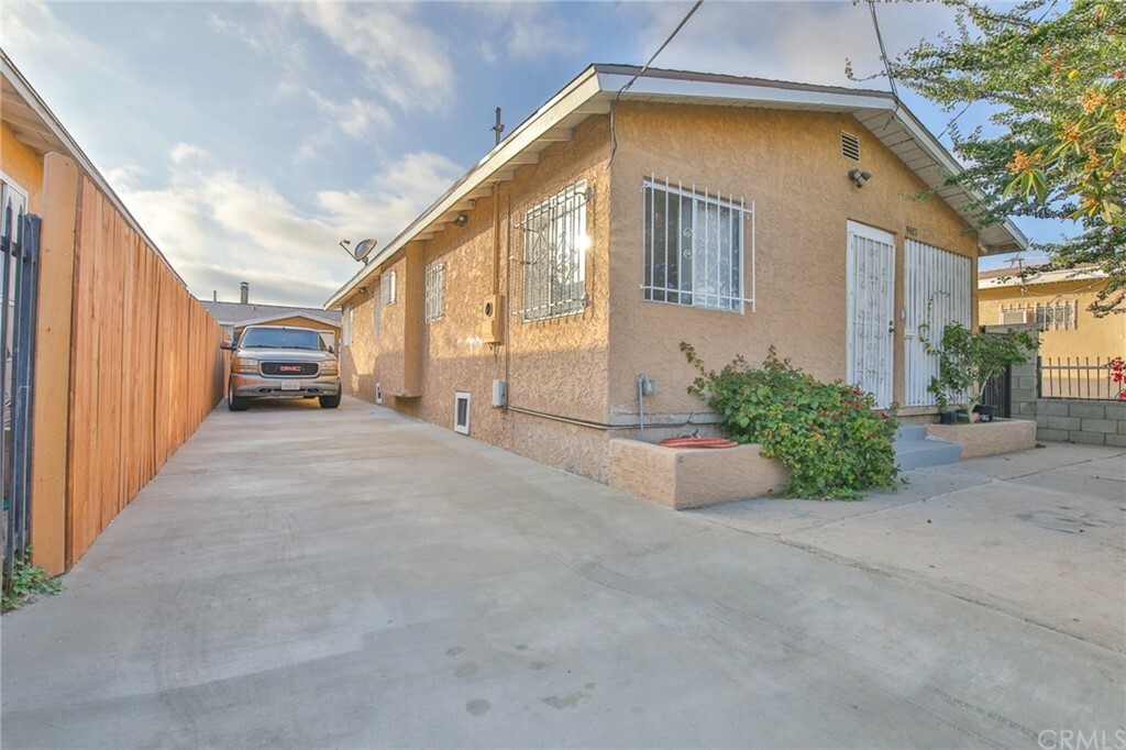 Property Photo:  9417 S Figueroa Street  CA 90003 