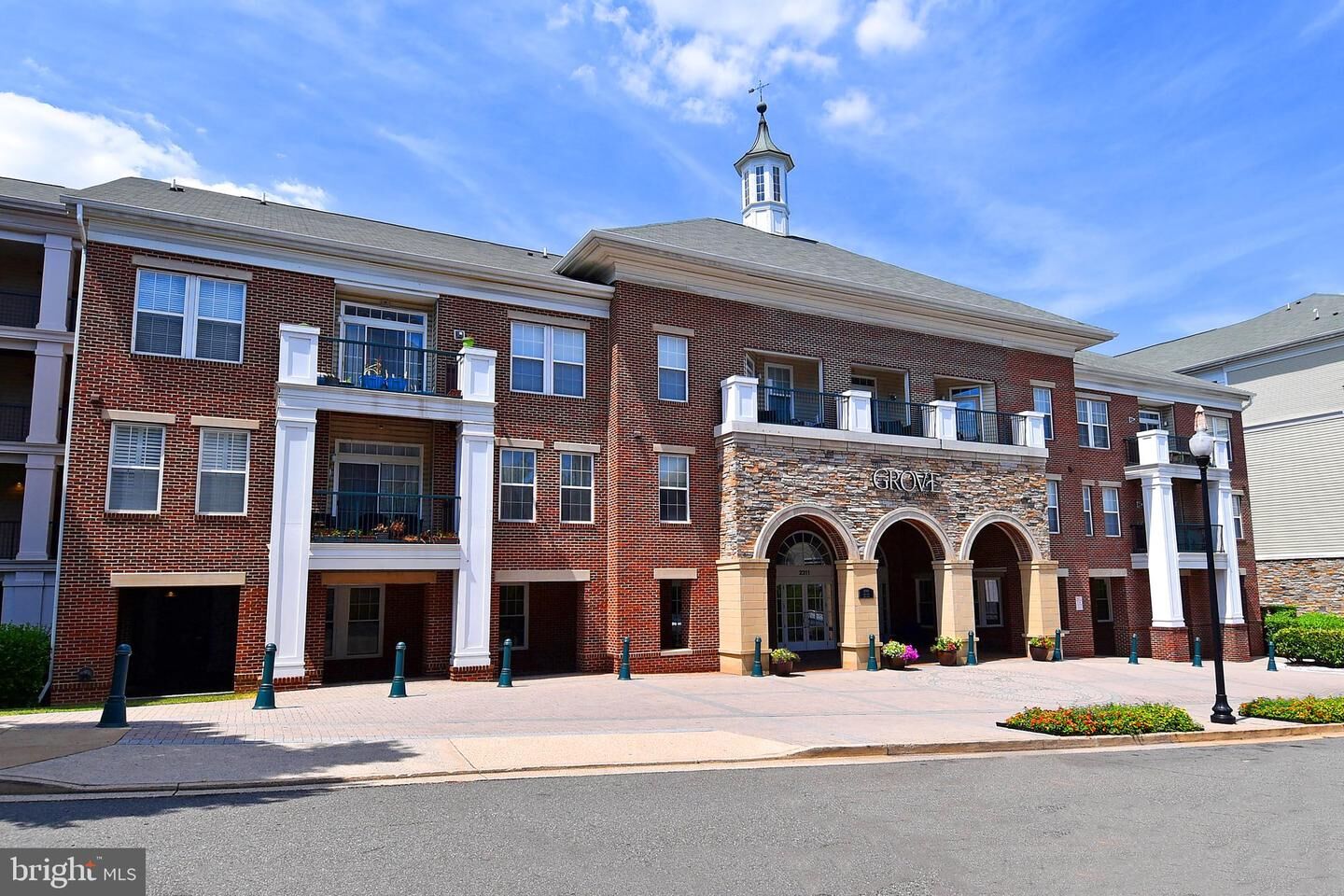 Property Photo:  2055 26th Street S 5-207  VA 22206 