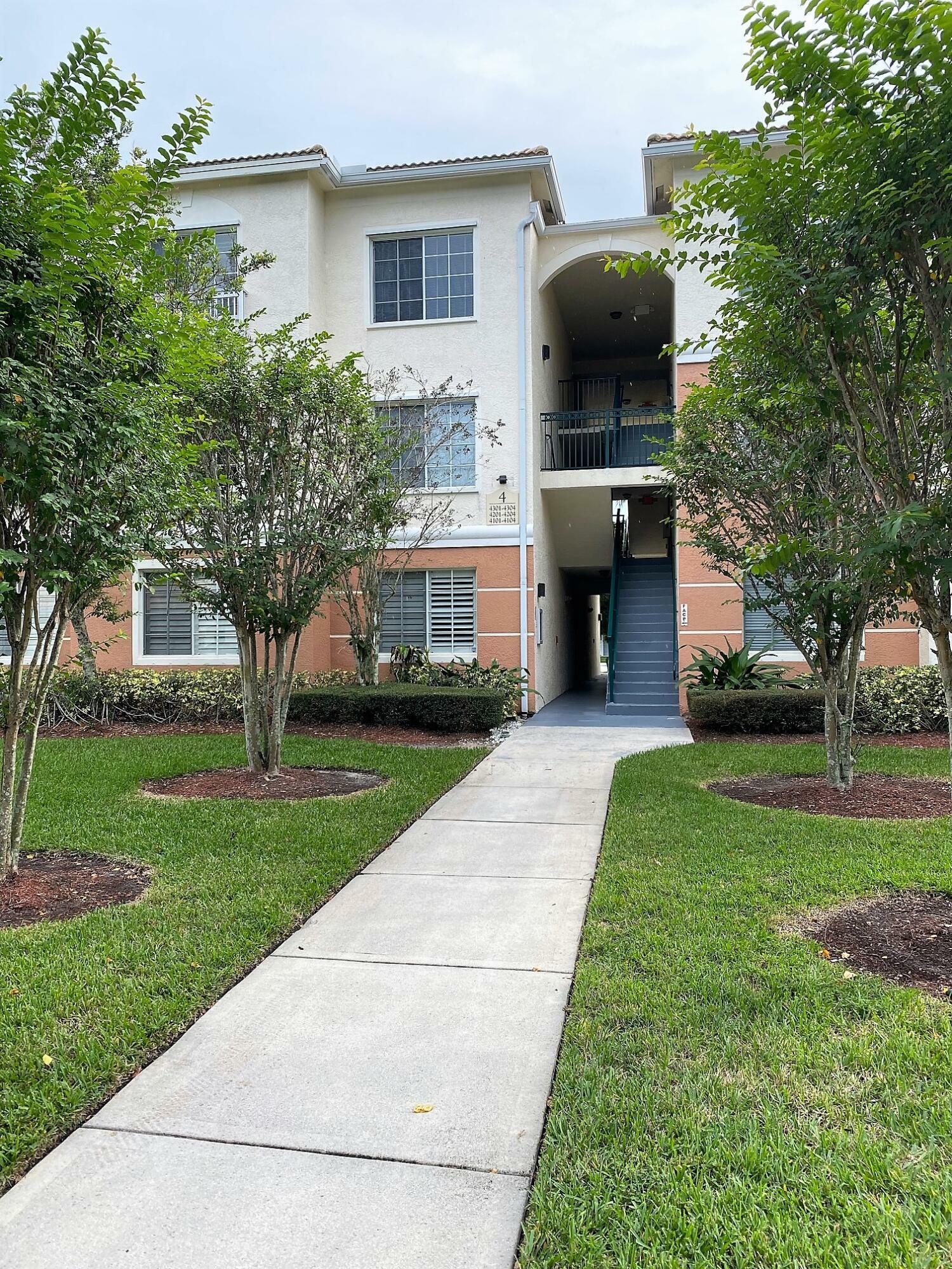 Property Photo:  4301 Myrtlewood Circle E  FL 33418 