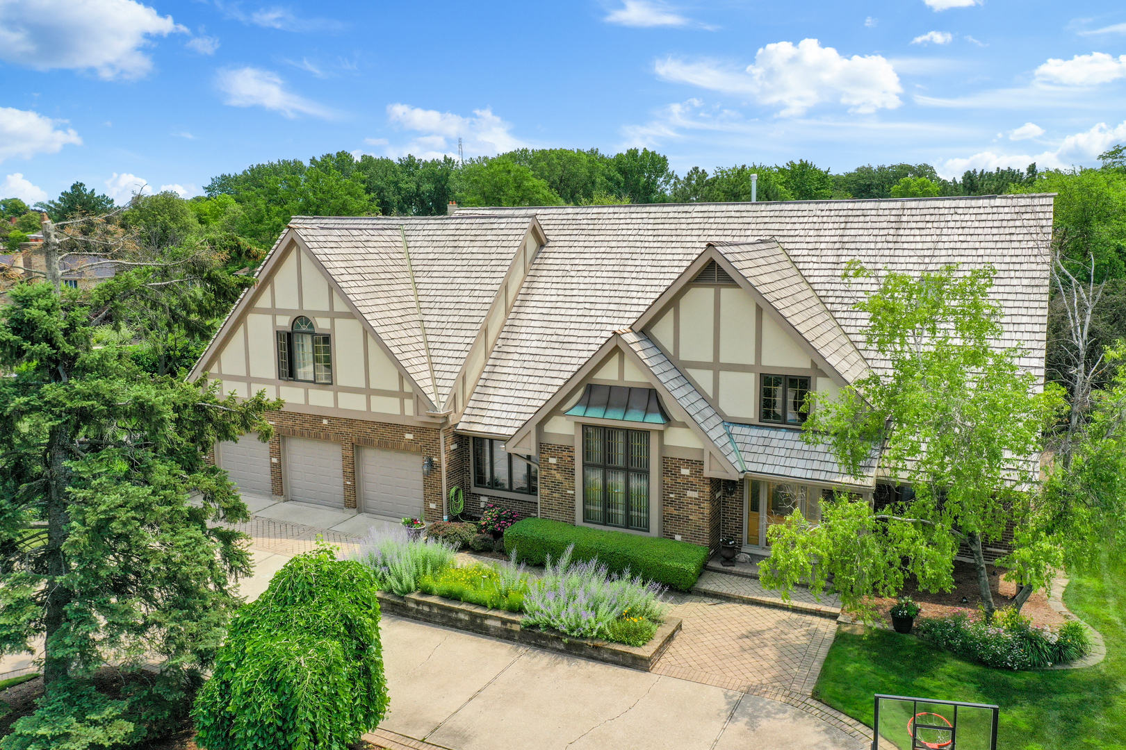 Property Photo: 225 Wood Glen Lane IL 60523