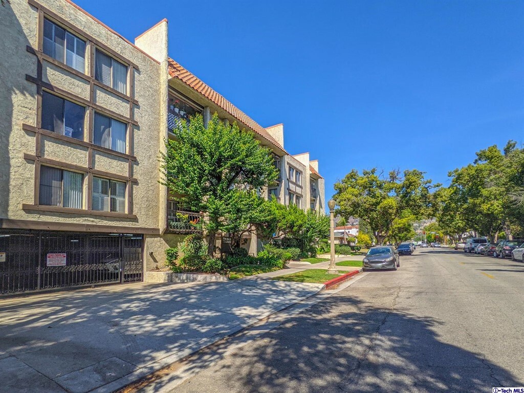 Property Photo:  515 N Jackson Street 212  CA 91206 