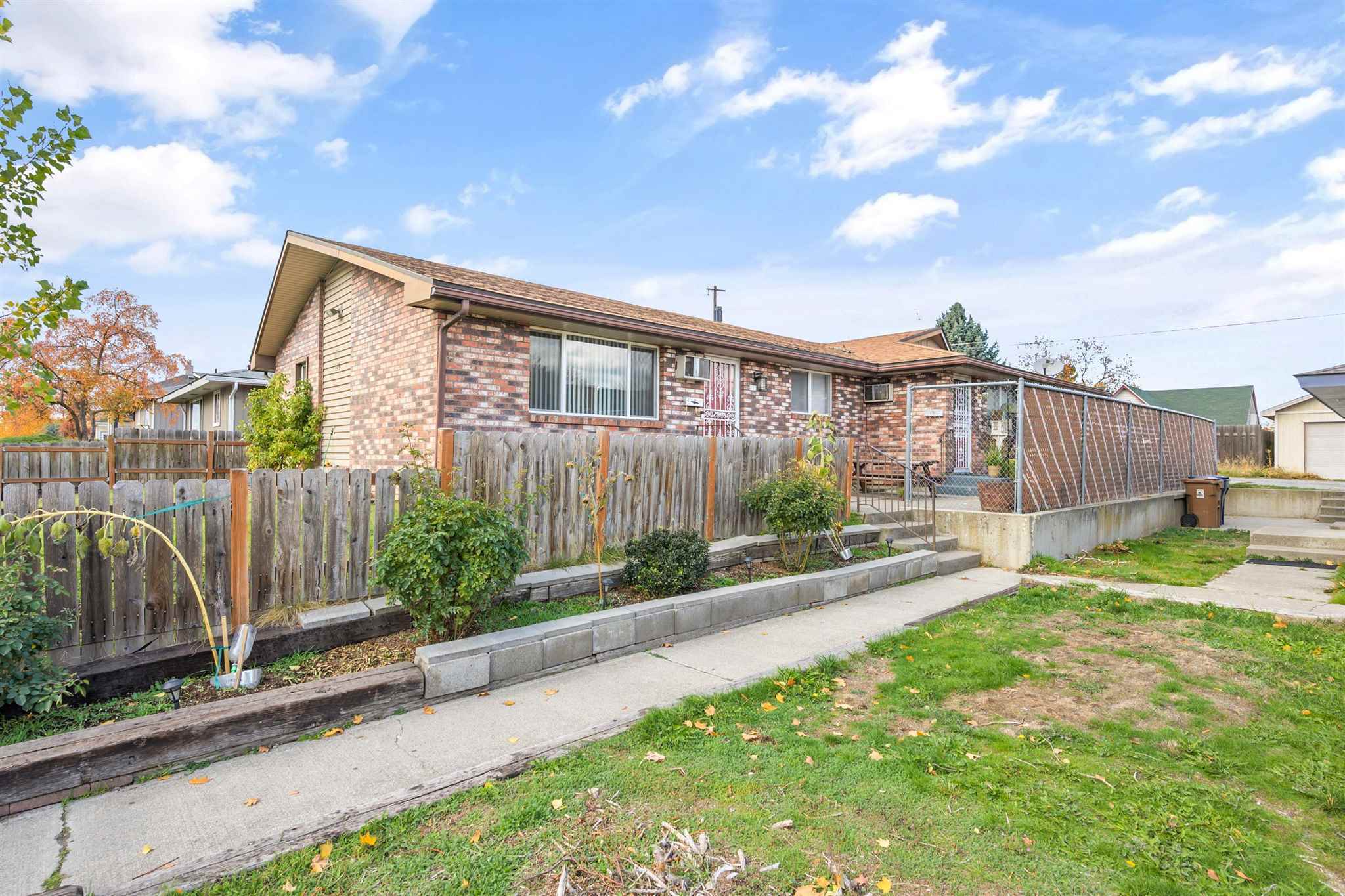 Property Photo: 711 E Broad Ave 715 E Broad Ave WA 99207-3204