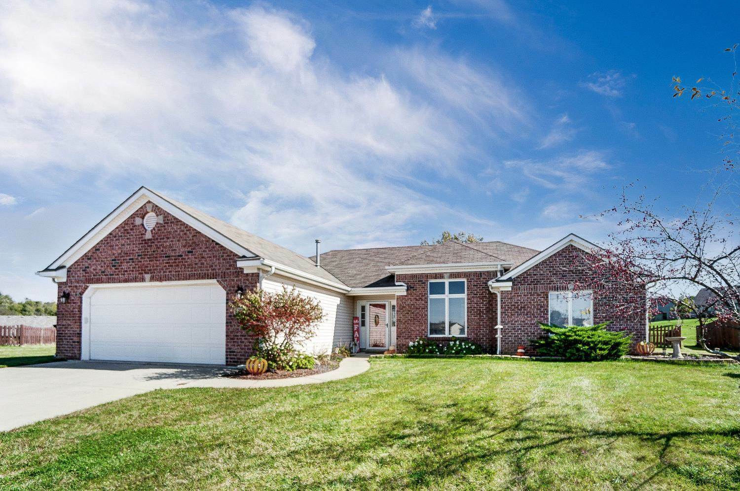 Property Photo: 1507 Summerset Ridge Drive IN 46706