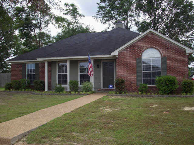 Property Photo:  211 Chestnut Drive  MS 39047 