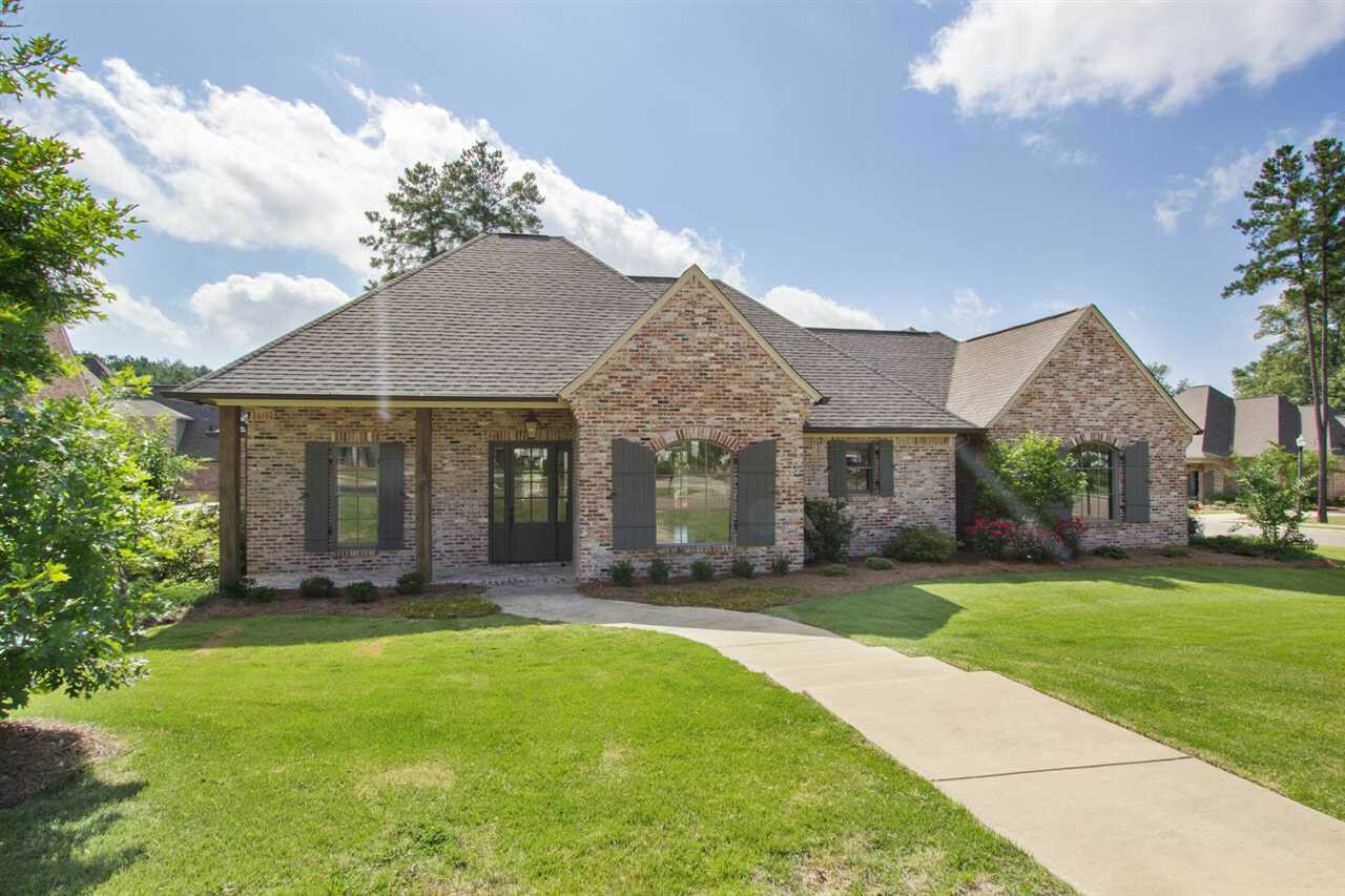 Property Photo:  300 Edgewood Circle  MS 39110 