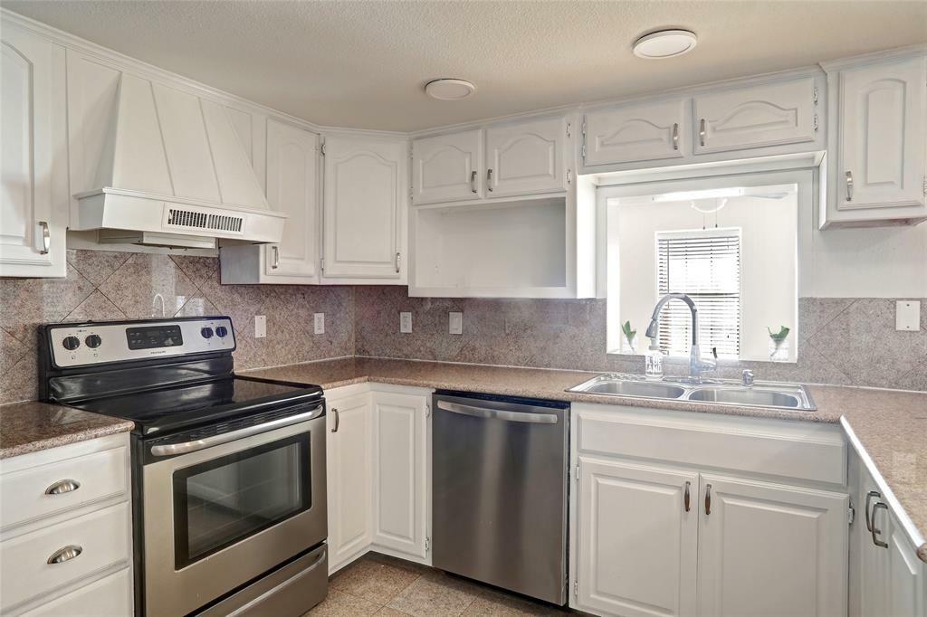 Property Photo: 2105 Wheaton Drive TX 75081