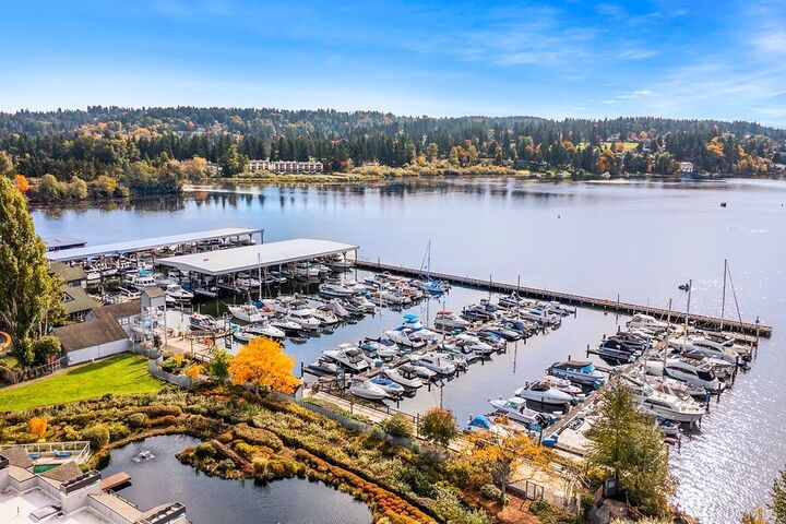 Property Photo: 6155 NE 175th St 524 WA 98028