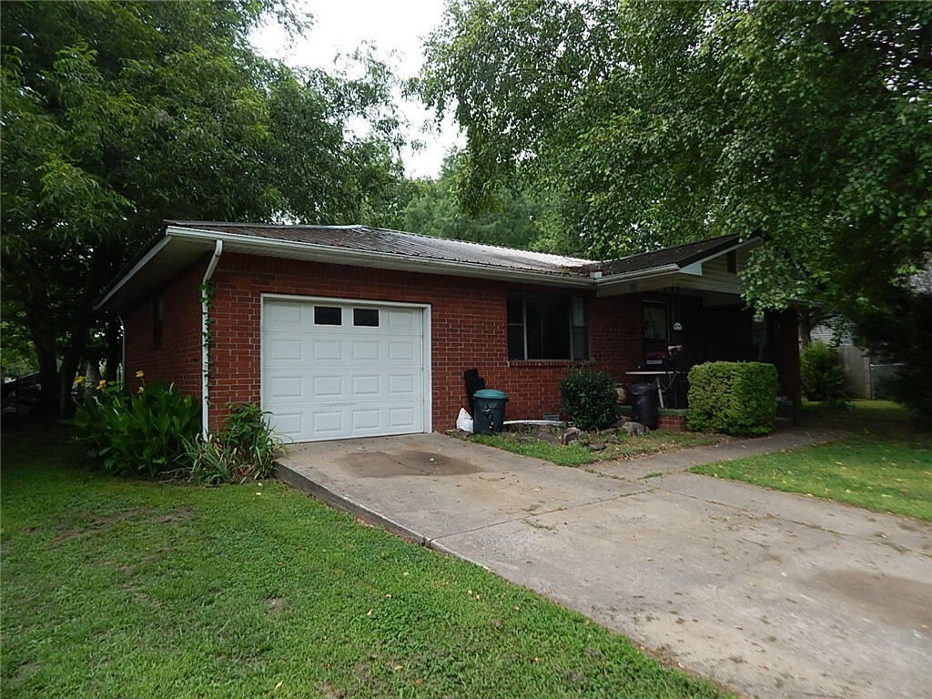 304 S Thorne Avenue  Green Forest AR 72638 photo