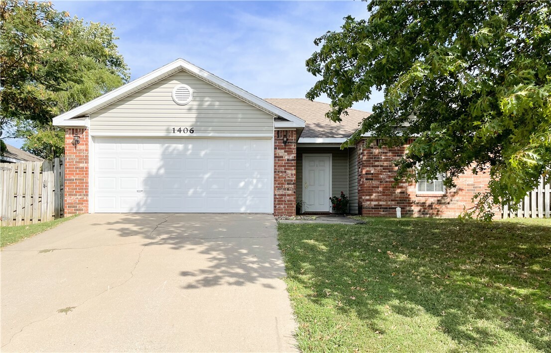 Property Photo:  1406 Sunrise Circle  AR 72761 