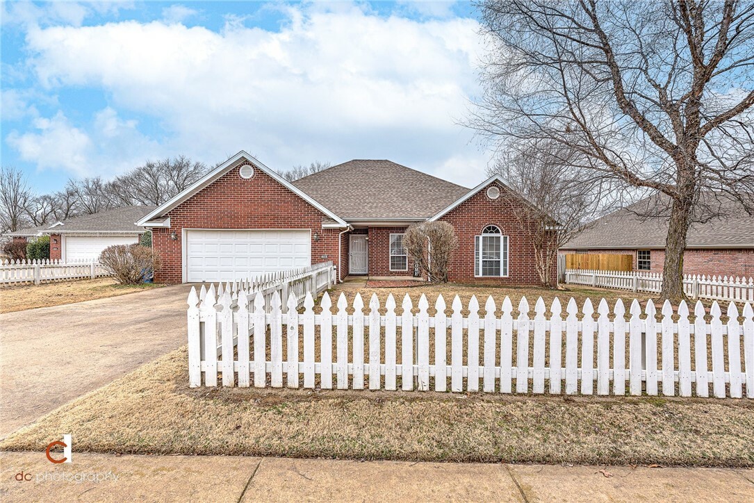 Property Photo: 706 Arcadia Drive AR 72712