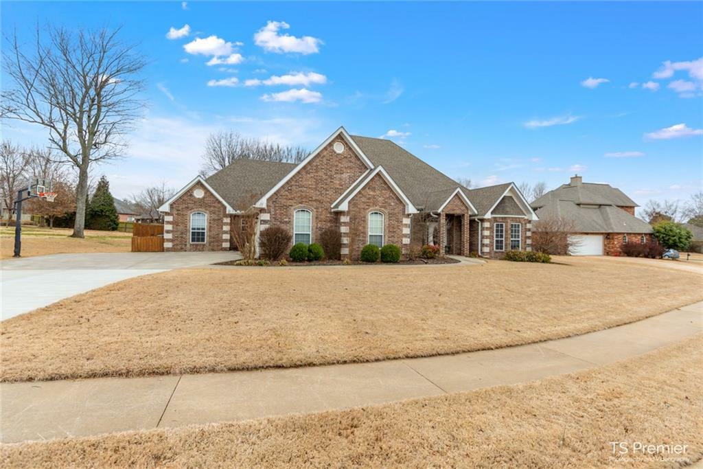 Property Photo:  1833 N Independence Place  AR 72704 