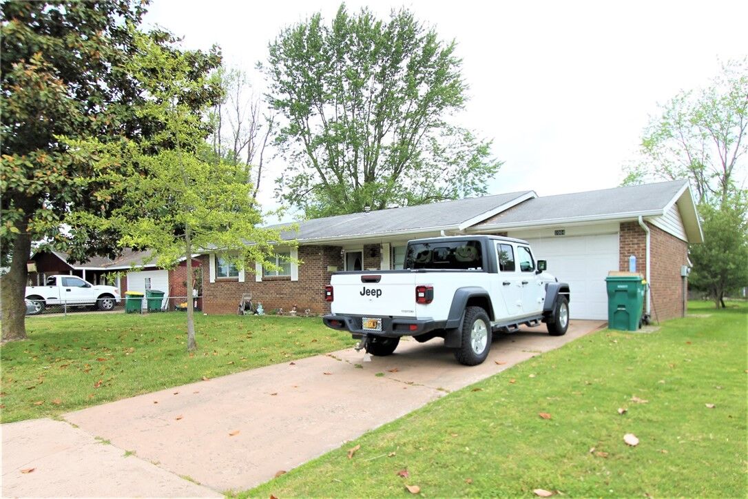 Property Photo: 1004 Karena Street AR 72762