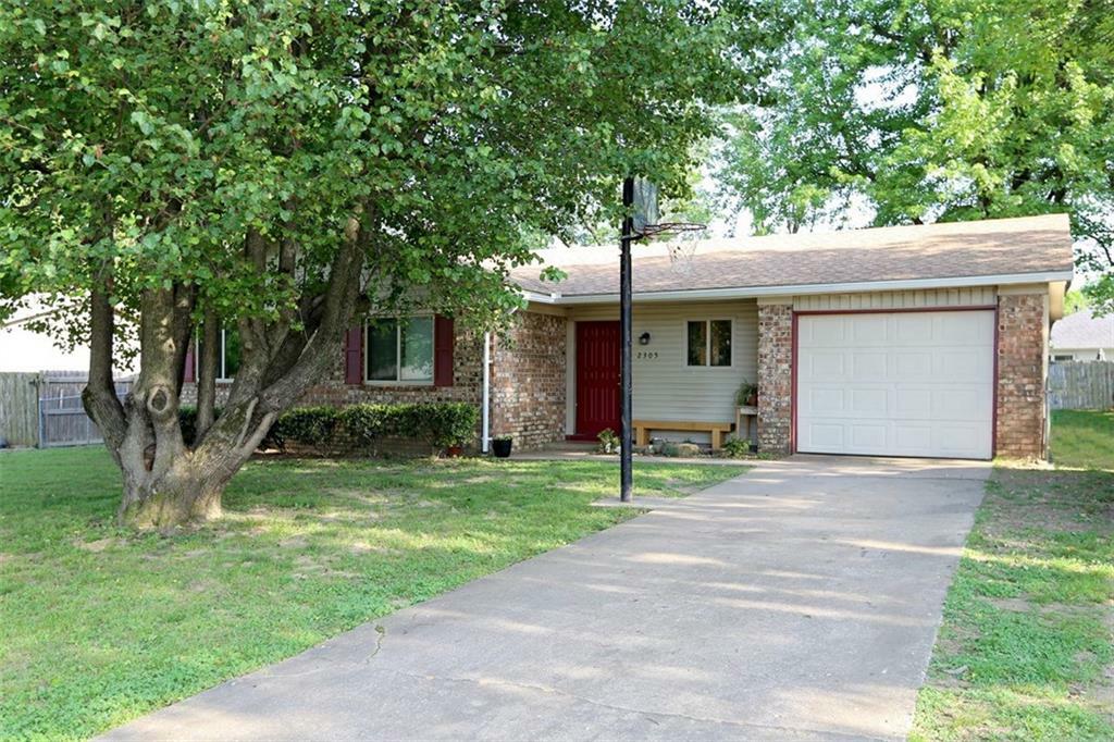 Property Photo:  2305 Woodland Avenue  AR 72762 