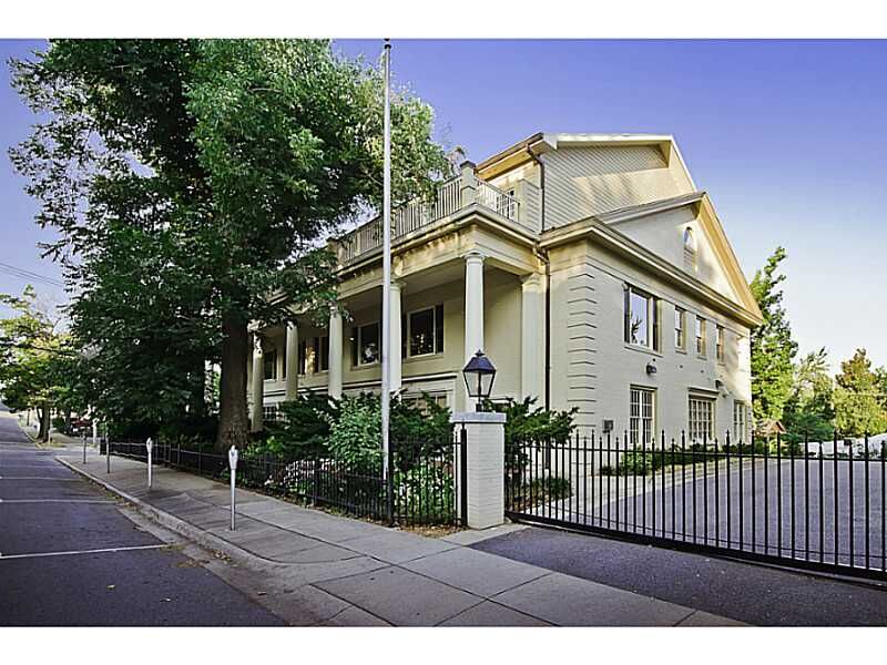 Property Photo:  201 East Avenue #302  AR 72701 