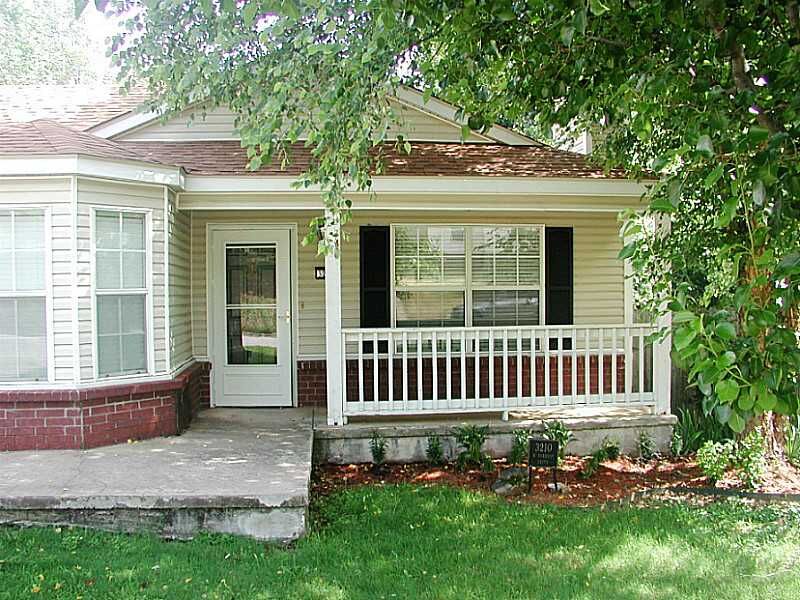 Property Photo:  3210 W Parkway Drive  AR 72704 