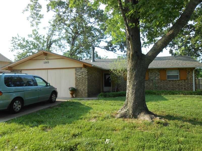 Property Photo:  1303 Rolling Oaks Drive  AR 72756 
