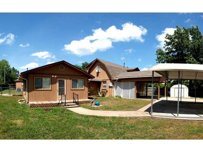 Property Photo: 1181 N 54th Avenue AR 72704