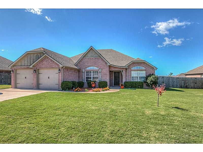 Property Photo:  1904 SW Laurynwood Street  AR 72712 