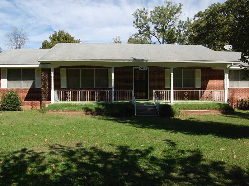 Property Photo: 607 NE 2nd Street AR 72712