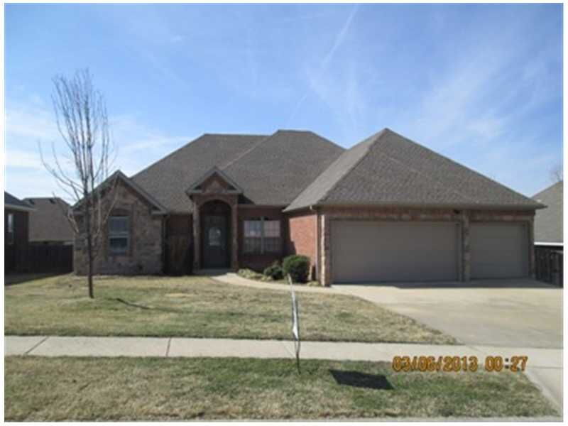 Property Photo:  633 N Rocky Xing  AR 72704 