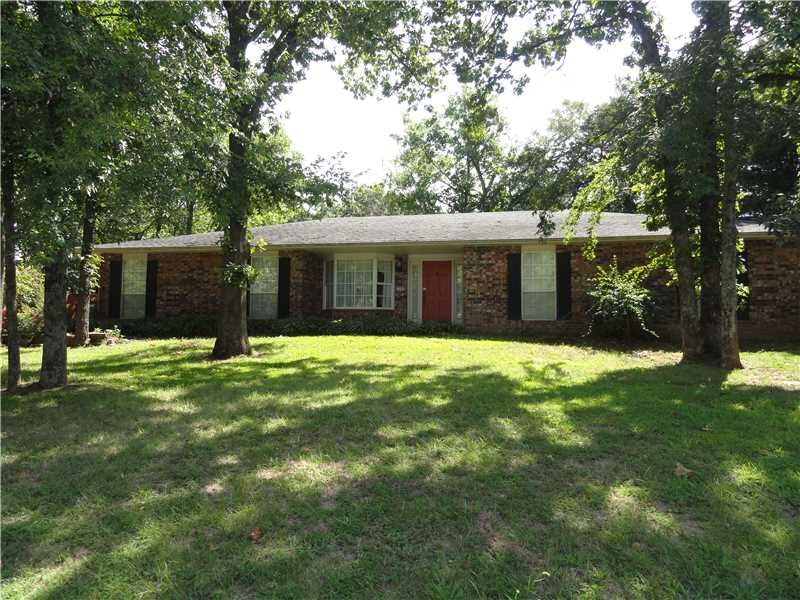 Property Photo:  2240 N East Oaks Drive  AR 72703 