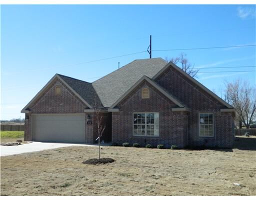 Property Photo:  1110 Queenbury Street  AR 72745 